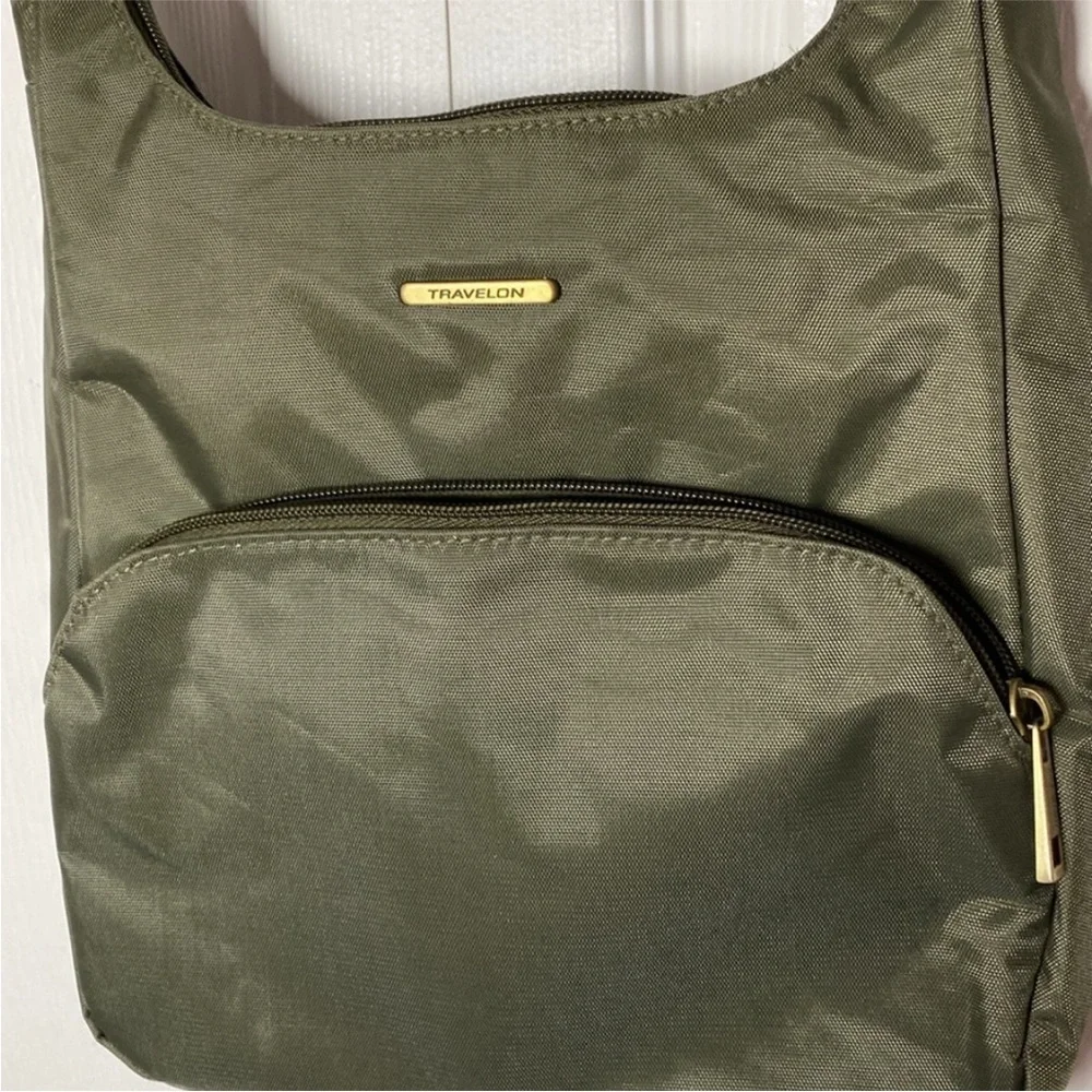 Travelon Anti-Theft Classic Essential Messenger Crossbody Bag - Picture 4 of 16